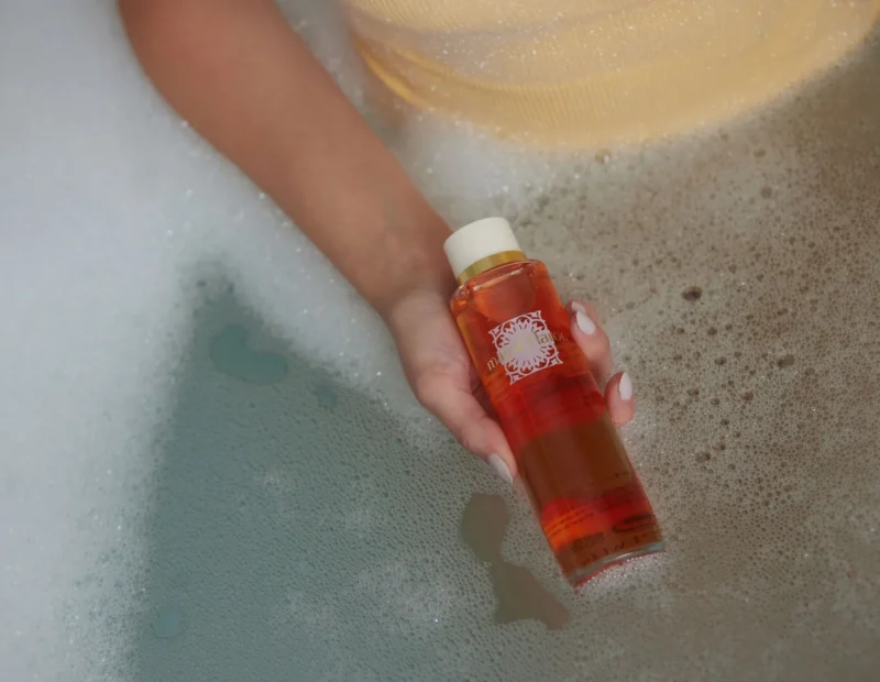 Gold in the water - Bath and Shower Oil - Image 3