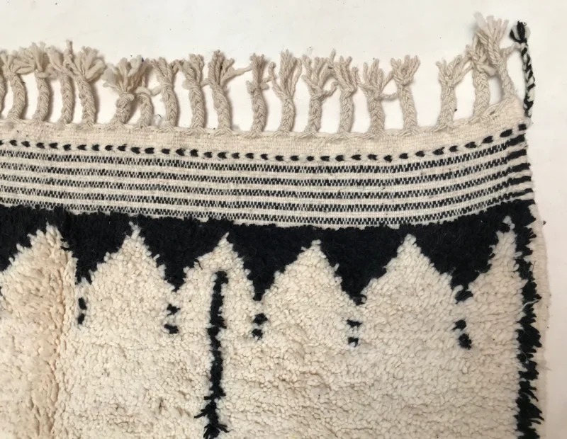 5x9ft - Amazigh wool rug, Elegant home decor - Image 4