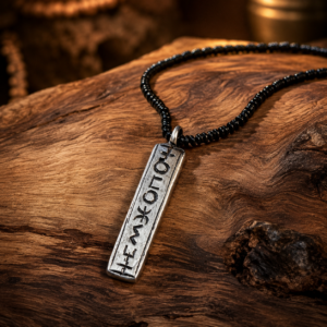 Collar Amazigh Hecho a Mano con Tamazight (ⵜⴰⵎⴰⵣⵉⵖⵜ)
