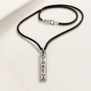 Collar Amazigh Hecho a Mano con Tamazight (ⵜⴰⵎⴰⵣⵉⵖⵜ)