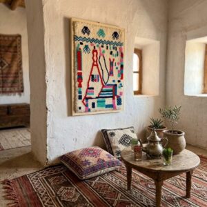 Framed Hand-Tufted Amazigh Wool Wall Art – Hamsa & Symbolic Design