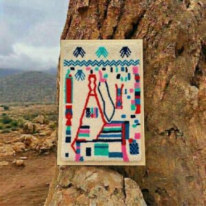 Framed Hand-Tufted Amazigh Wool Wall Art – Hamsa & Symbolic Design