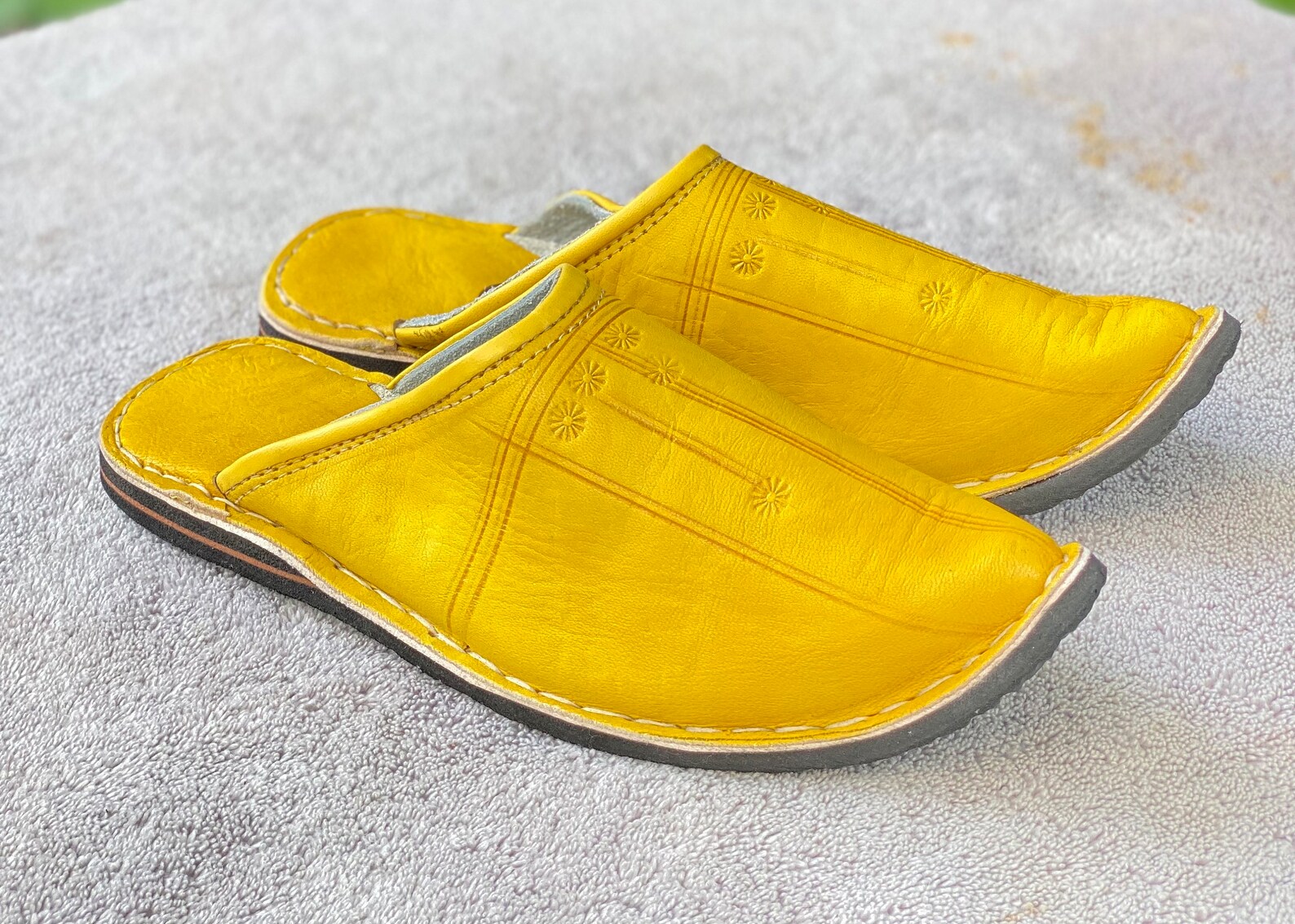 Handcrafted yellow babouche slippers - Image 3