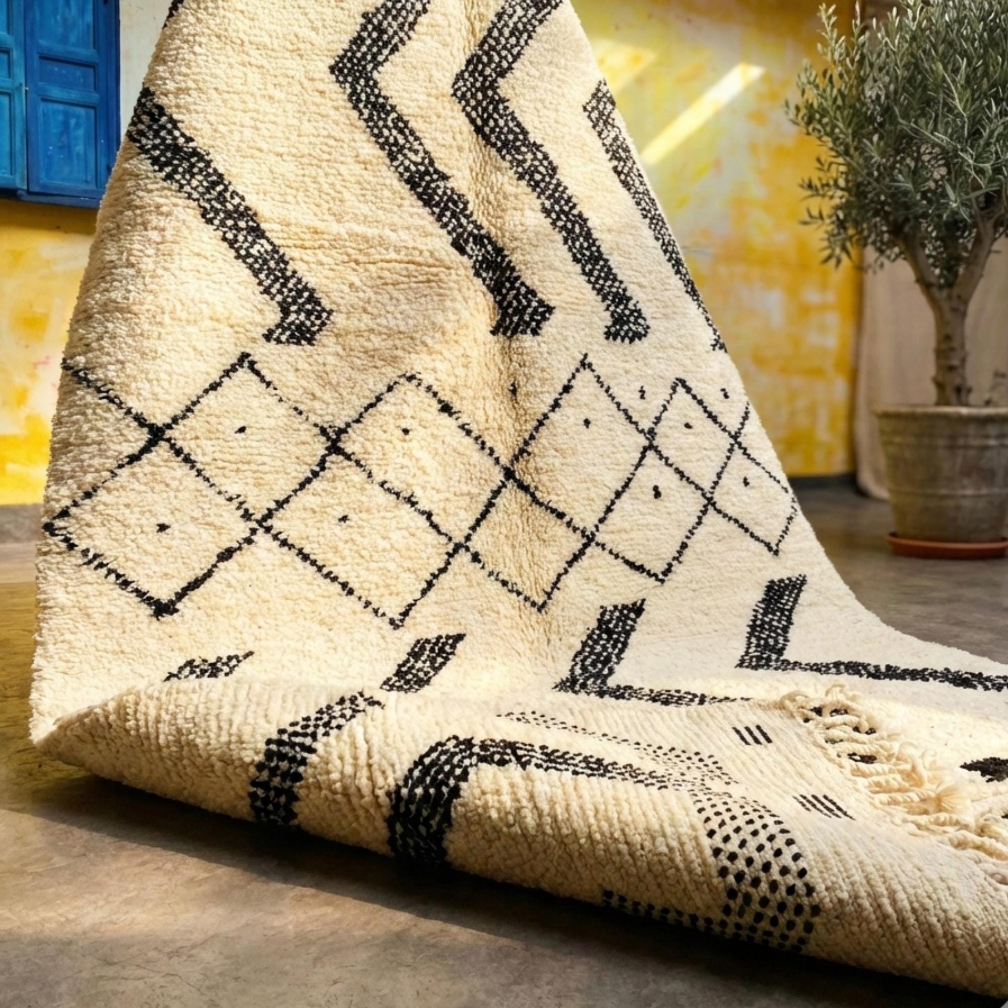 Large Berber Wool Rug – Diamond Grid Pattern – 100% Wool – Minimalist – Living Room Area