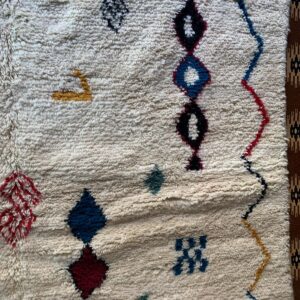 Colorful Amazigh Berber Azilal Wool Rug – Ivory Tribal Geometric Carpet
