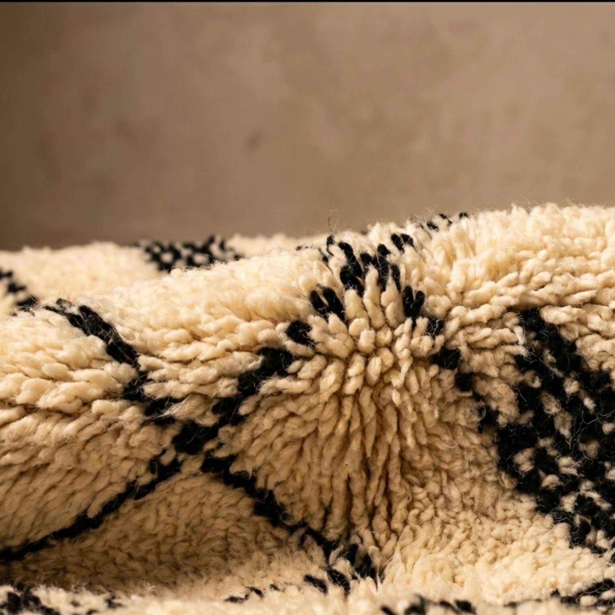 Large Berber Wool Rug – Diamond Grid Pattern – 100% Wool – Minimalist – Living Room Area