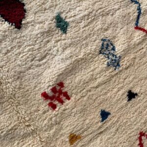 Colorful Amazigh Berber Azilal Wool Rug – Ivory Tribal Geometric Carpet