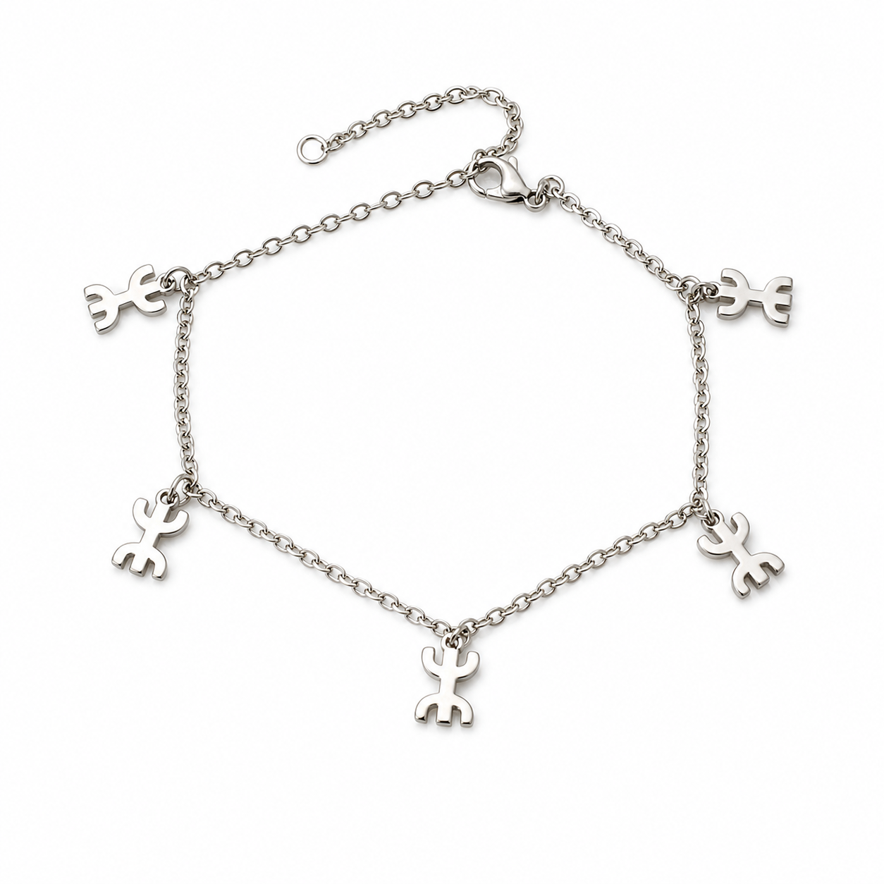 Berber Silver Eye Bracelet – Symbolic Wrist Jewelry Detail