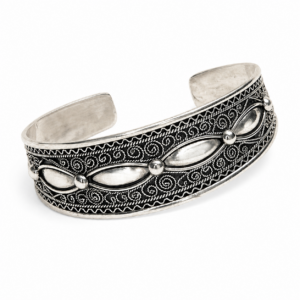 Berber Silver Motif Bracelet – Symbolic Wrist Jewelry Detail