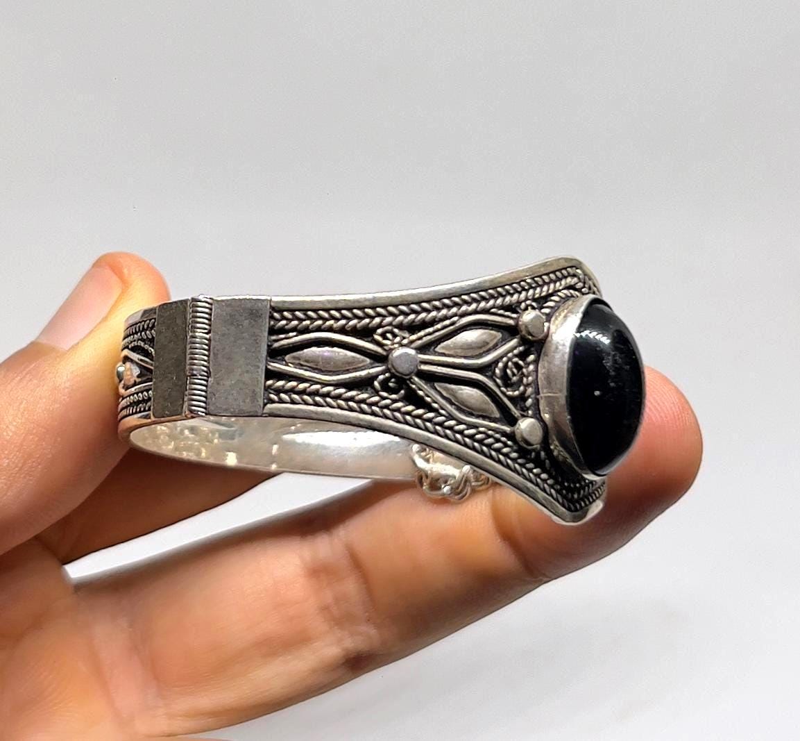 Vintage Berber Sterling Silver Cuff Bracelet: Agate Stone, Amazigh Tribal Jewelry