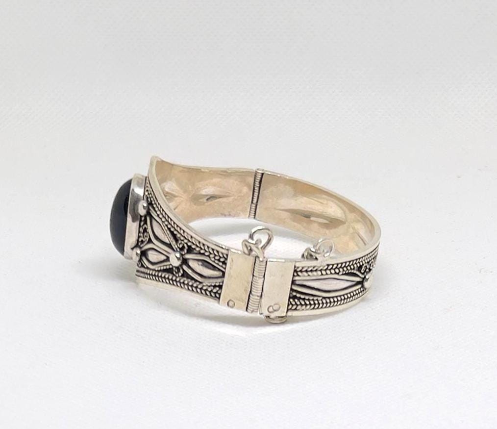Vintage Berber Sterling Silver Cuff Bracelet: Agate Stone, Amazigh Tribal Jewelry