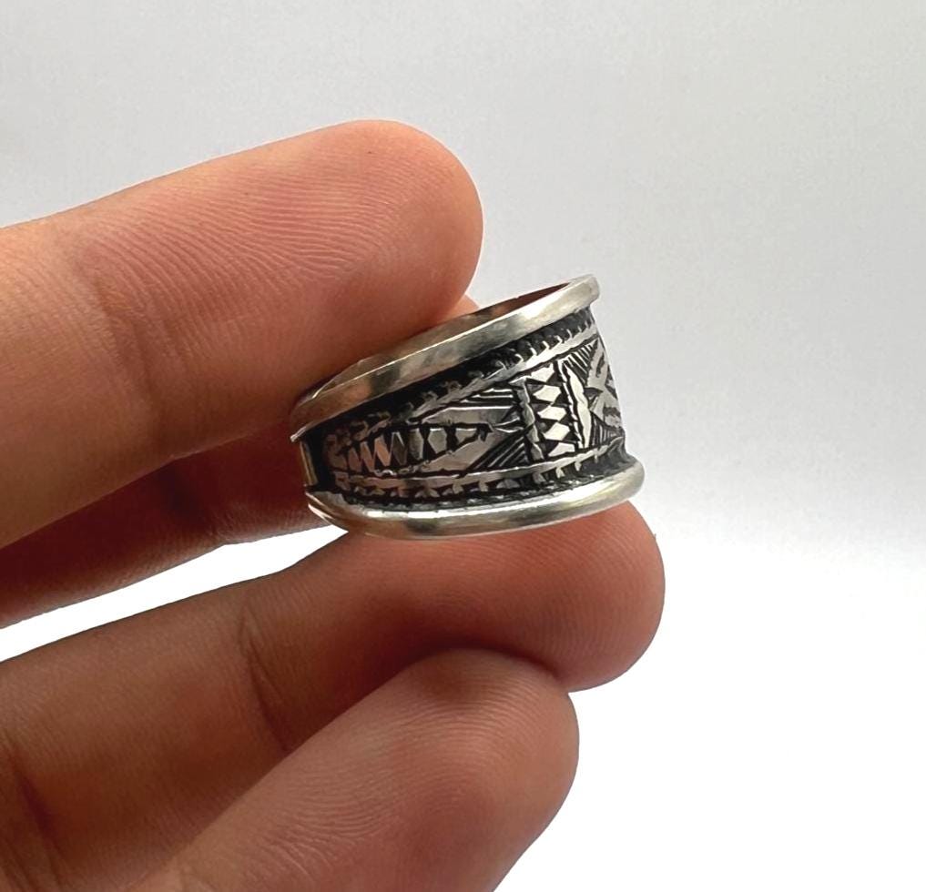 Sterling Silver Amazigh Ring - Hand-Engraved Berber Tribal Band (Size 57 FR / 8 US)