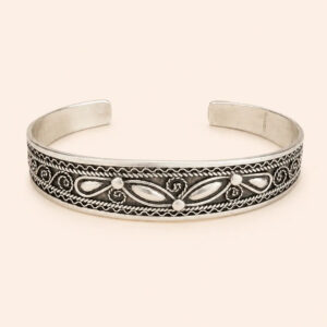 Berber Silver Bracelet – Symbolic Wrist Jewelry Detail