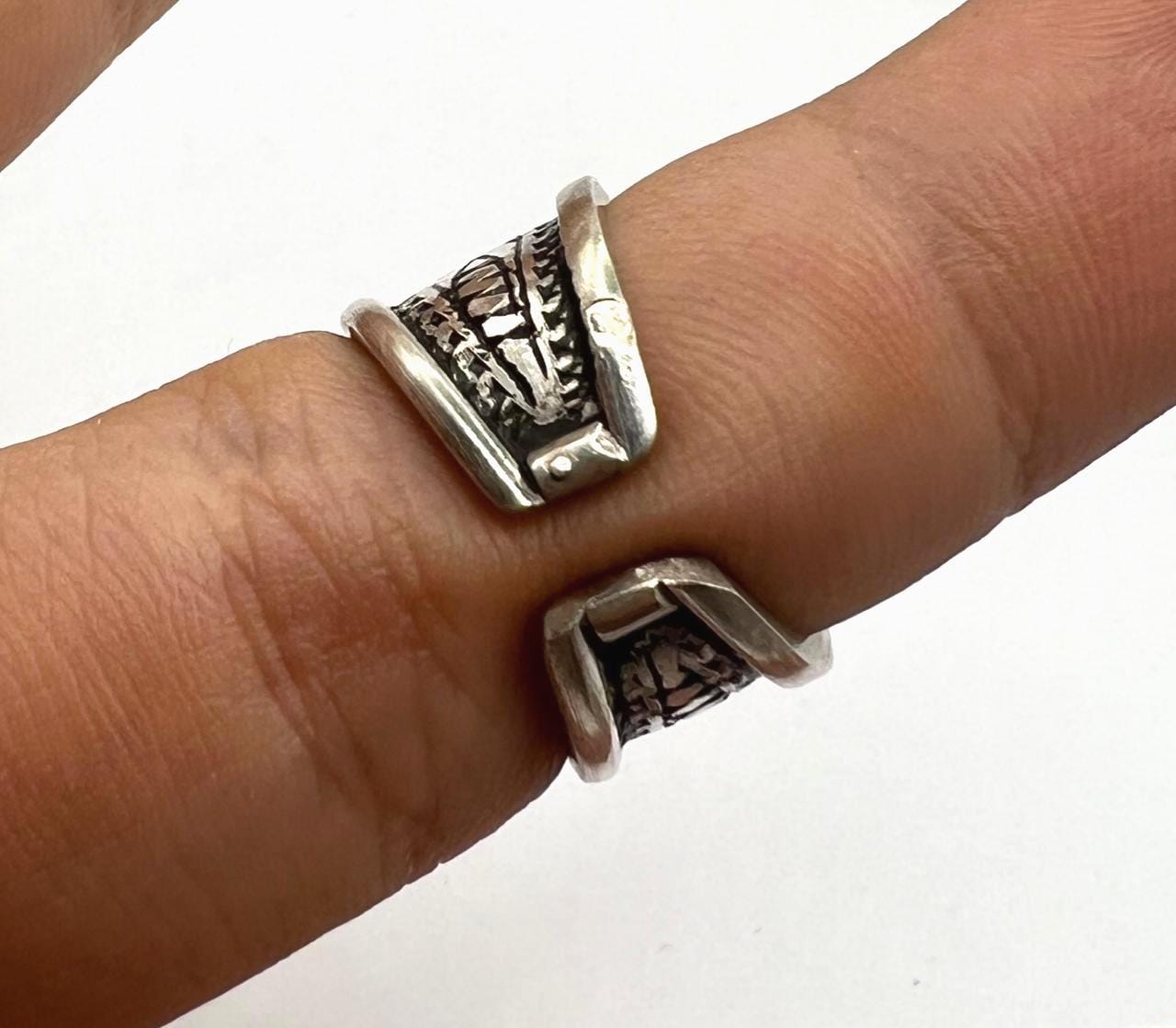 Sterling Silver Amazigh Ring - Hand-Engraved Berber Tribal Band (Size 57 FR / 8 US)
