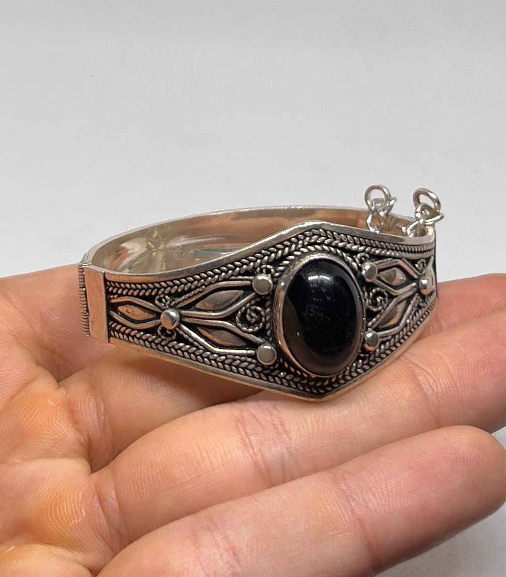 Vintage Berber Sterling Silver Cuff Bracelet: Agate Stone, Amazigh Tribal Jewelry