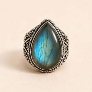 Amazigh Silver Ring – Tafrara Labradorite Teardrop Design