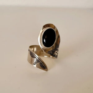 Amazigh Silver Eye Ring – Tribal Silver-Toned Adornment