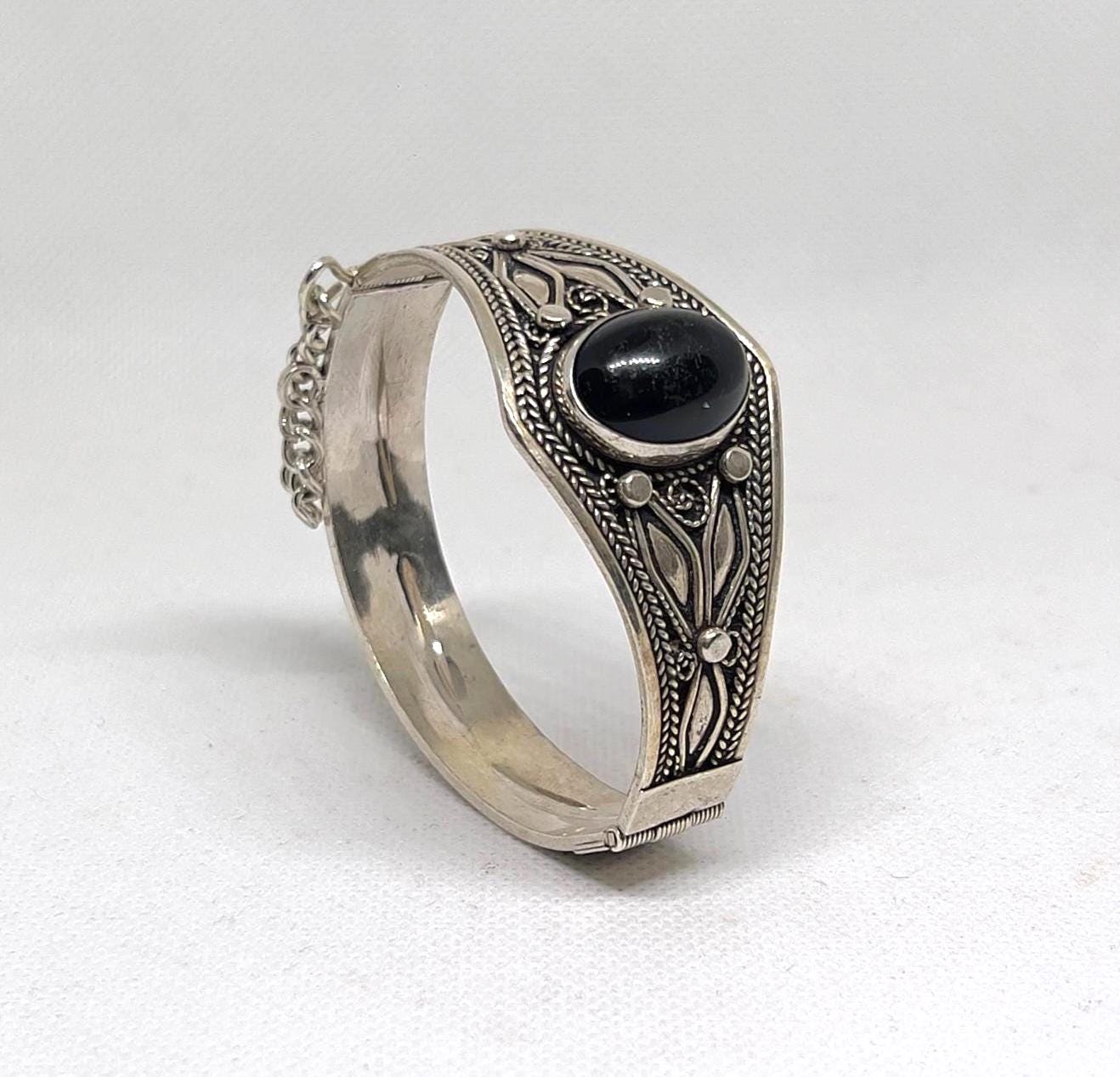 Vintage Berber Sterling Silver Cuff Bracelet: Agate Stone, Amazigh Tribal Jewelry