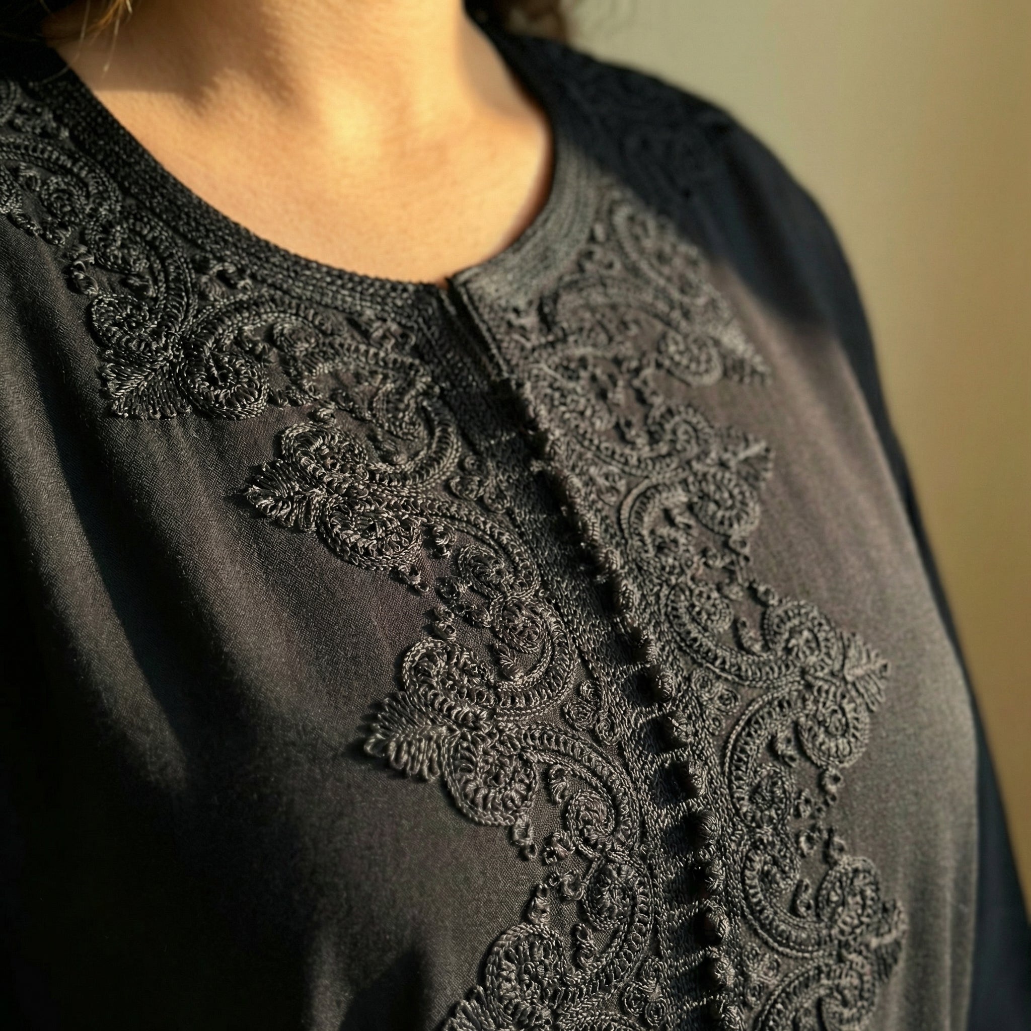 Noir Kaftan - Elegant Black Arabesque Ceremony Style