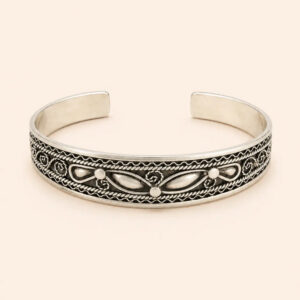Berber Silver Bracelet – Symbolic Wrist Jewelry Detail
