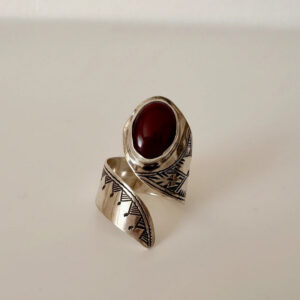 Amazigh Silver Eye Ring – Tribal Silver-Toned Adornment