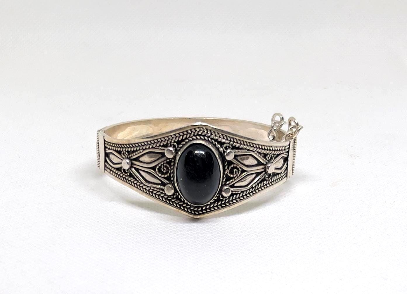 Vintage Berber Sterling Silver Cuff Bracelet: Agate Stone, Amazigh Tribal Jewelry