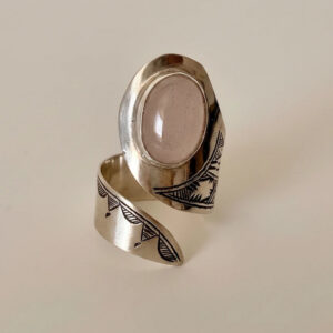 Amazigh Silver Eye Ring – Tribal Silver-Toned Adornment