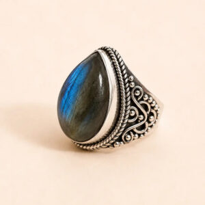Amazigh Silver Ring – Tafrara Labradorite Teardrop Design