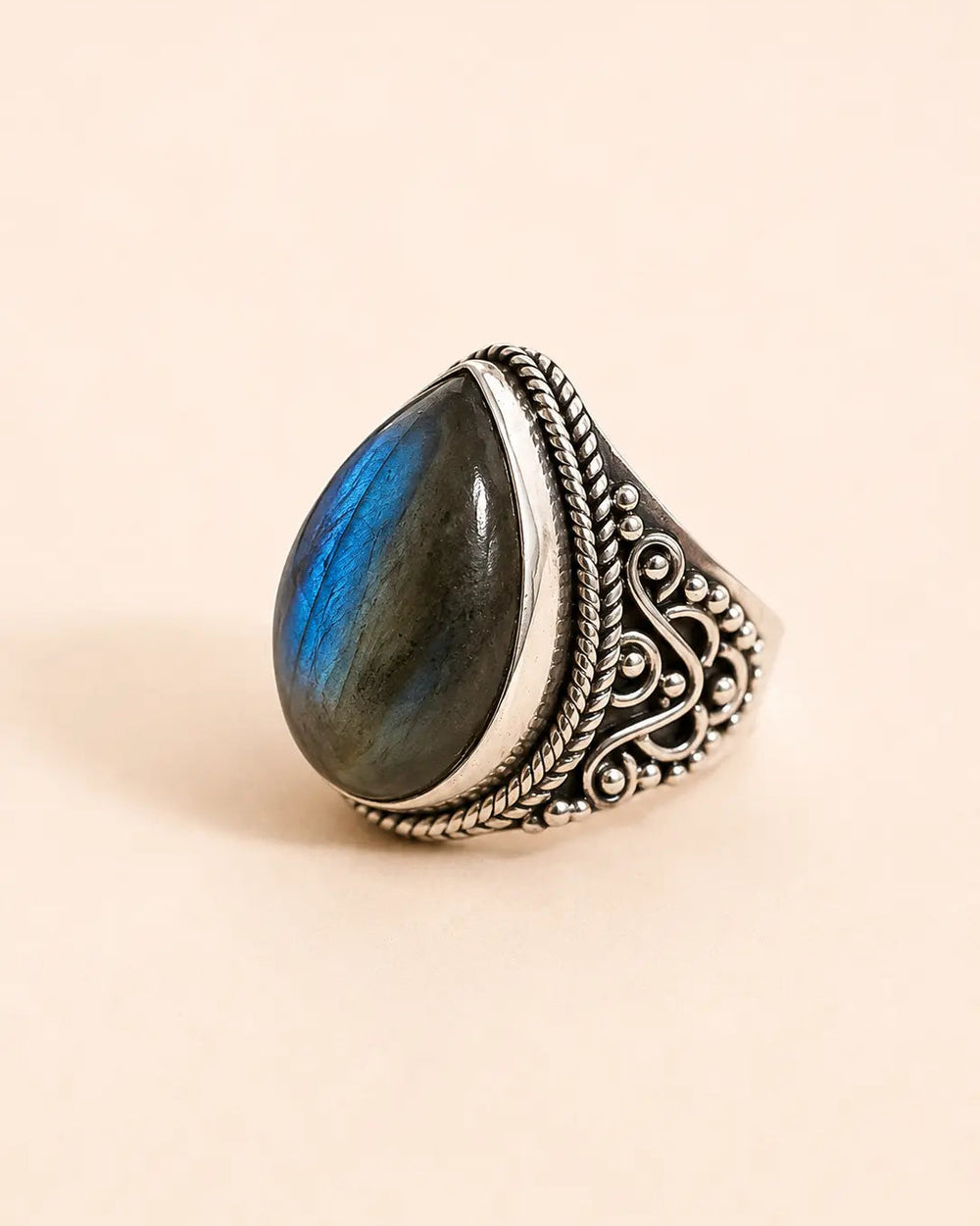 Amazigh Silver Ring – Tafrara Labradorite Teardrop Design