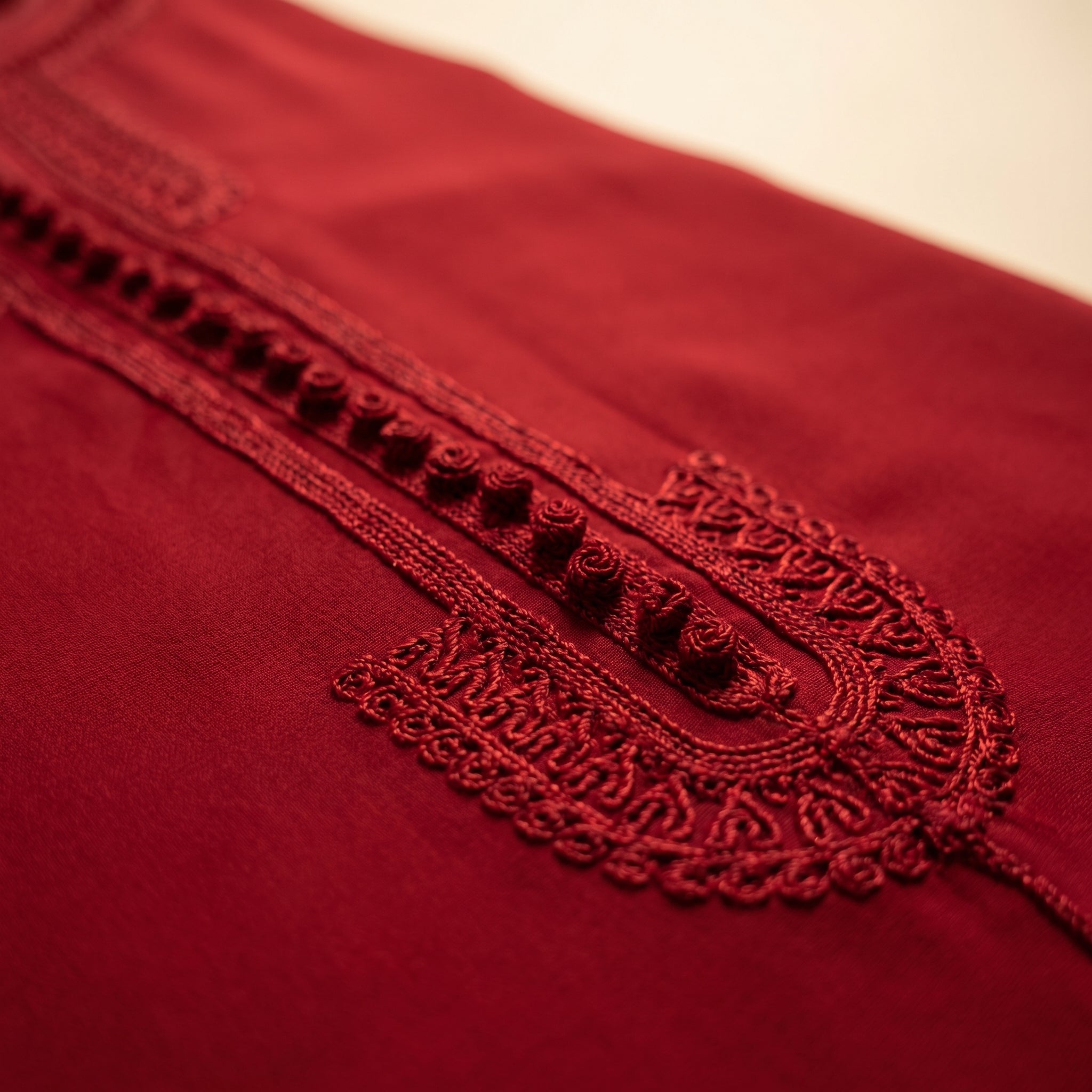 rouge Kaftan - Fluid Sfifa Embroidery Ceremony Style