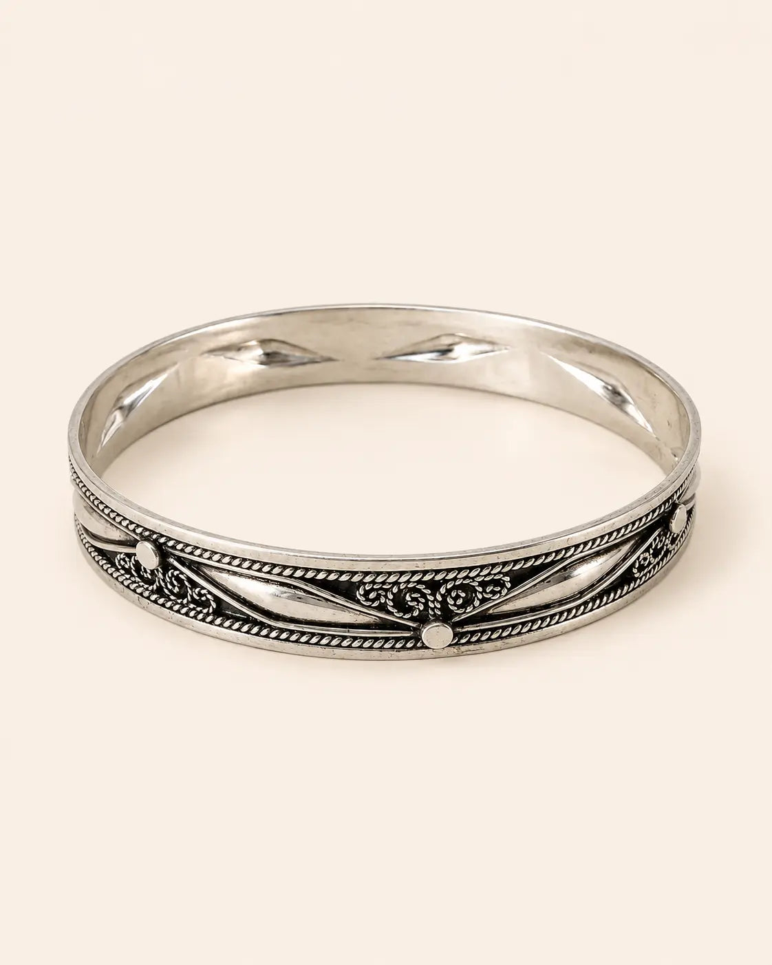 Amazigh Silver Geometric Bracelet – Amazigh Jewelry with Character