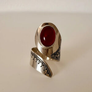 Amazigh Silver Eye Ring – Tribal Silver-Toned Adornment