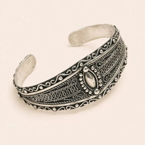 Berber Silver Motif Bracelet – Symbolic Wrist Jewelry Detail
