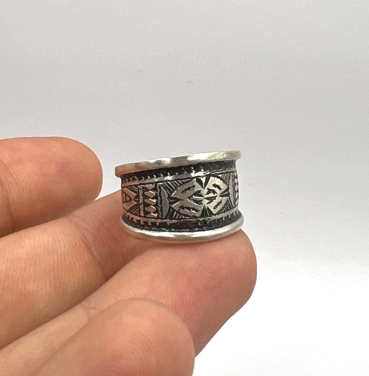 Sterling Silver Amazigh Ring - Hand-Engraved Berber Tribal Band (Size 57 FR / 8 US)