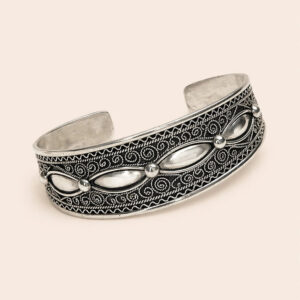 Berber Silver Motif Bracelet – Symbolic Wrist Jewelry Detail