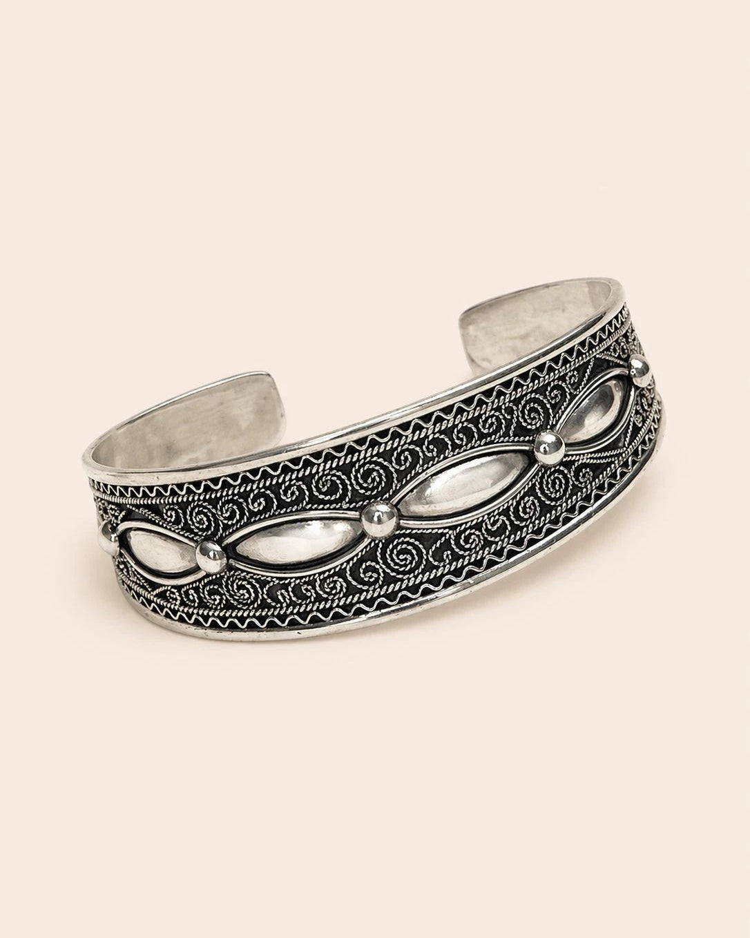 Berber Silver Motif Bracelet – Symbolic Wrist Jewelry Detail