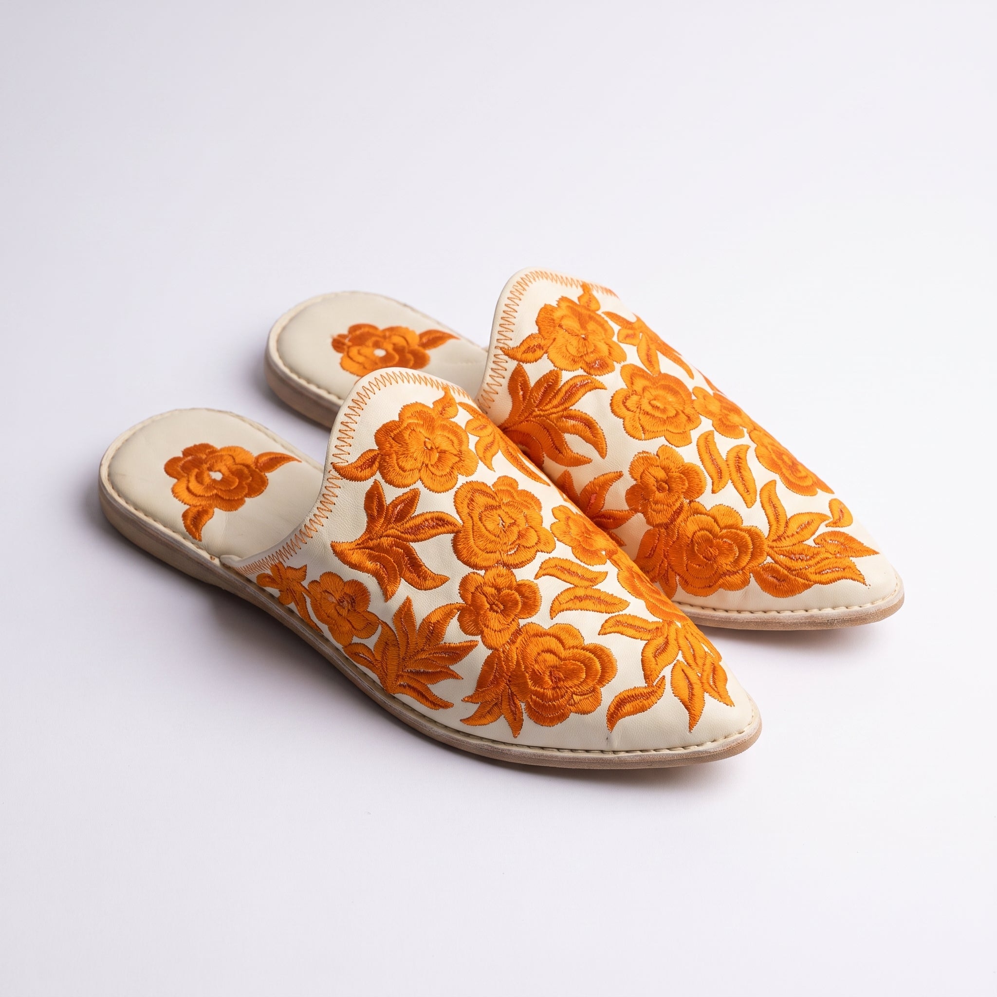 Amazigh Babouche Ivoire Brodée Fleurs Orange Leather Shoes