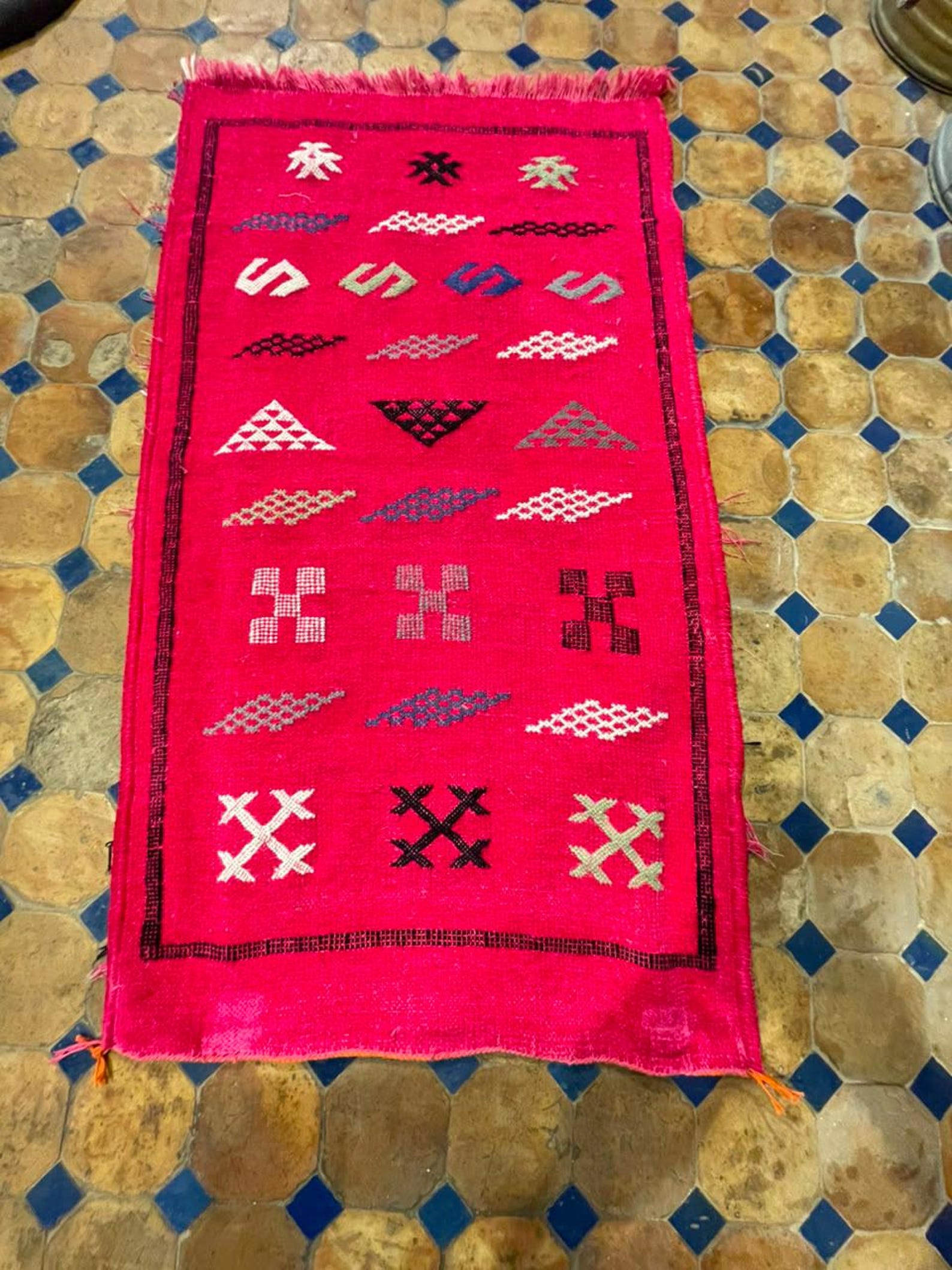 Amazigh Pink Cashmere Handmade Geometric Accent White Rug