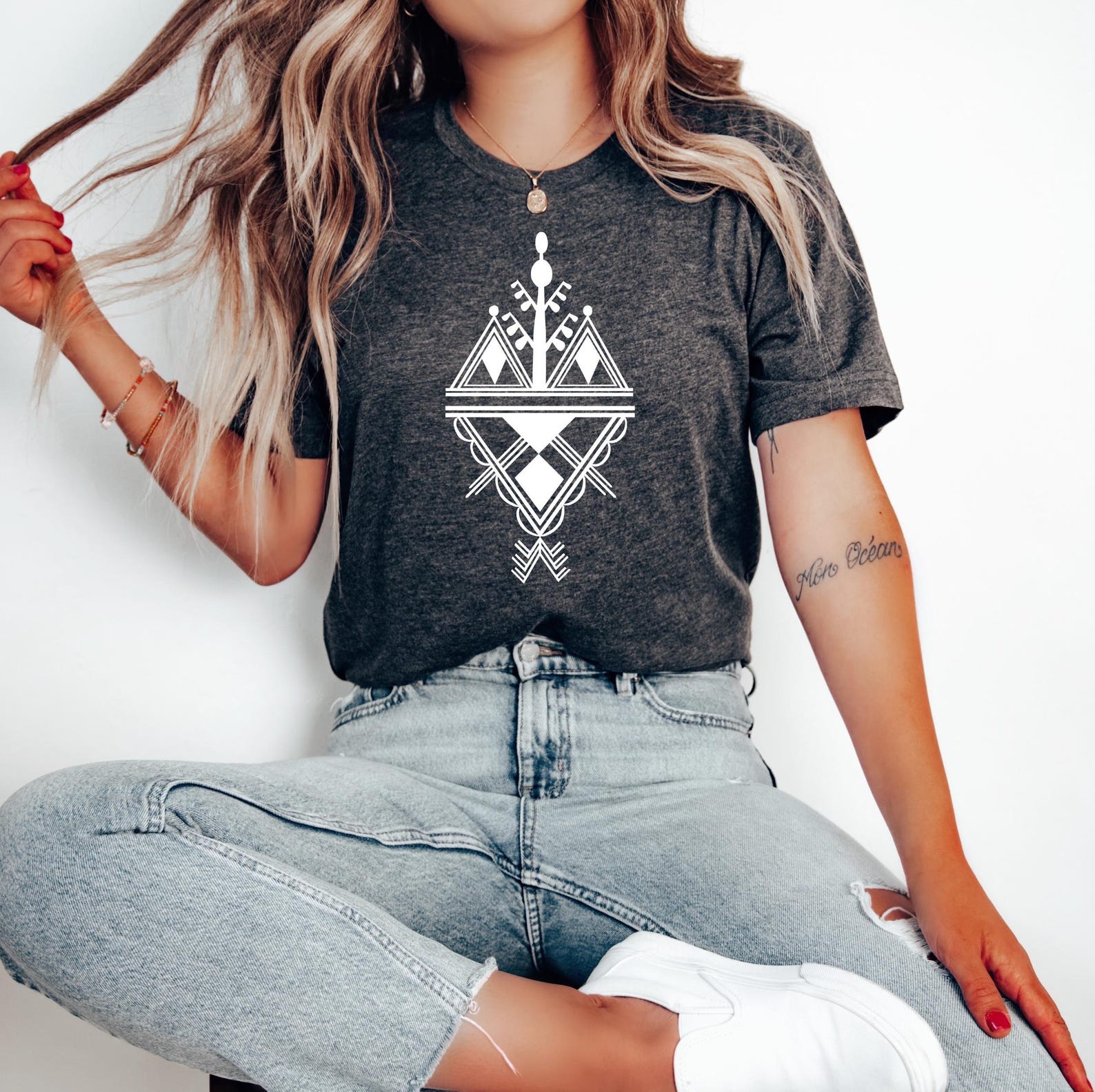Amazigh Yaz Berber Kabyle Tifinagh Symbol Art Graphic T-Shirt