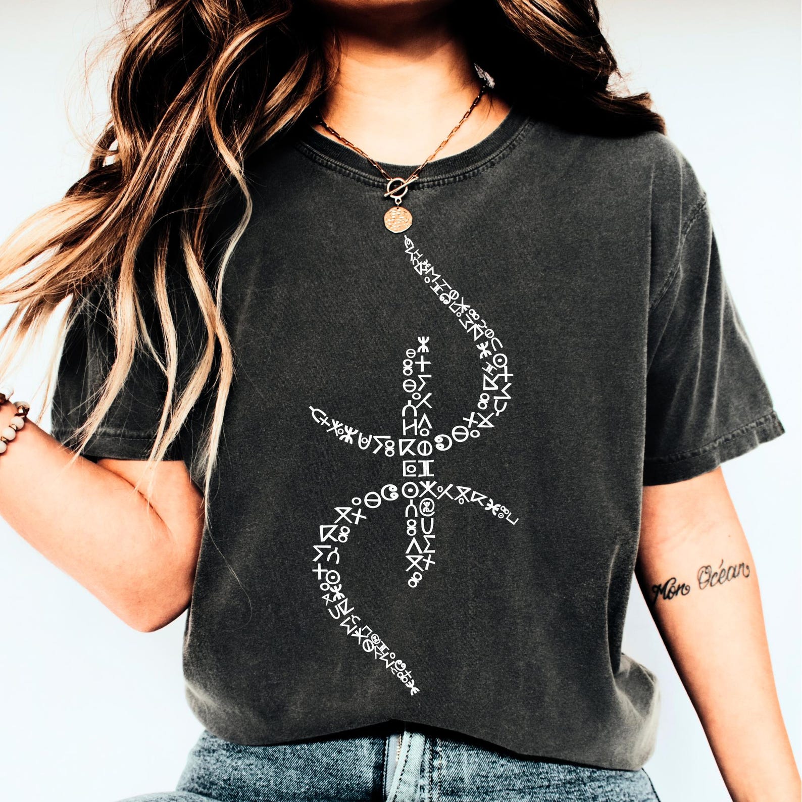 Berber Kabyle Tifinagh Amazigh Yaz Symbol Pride Art T-Shirt