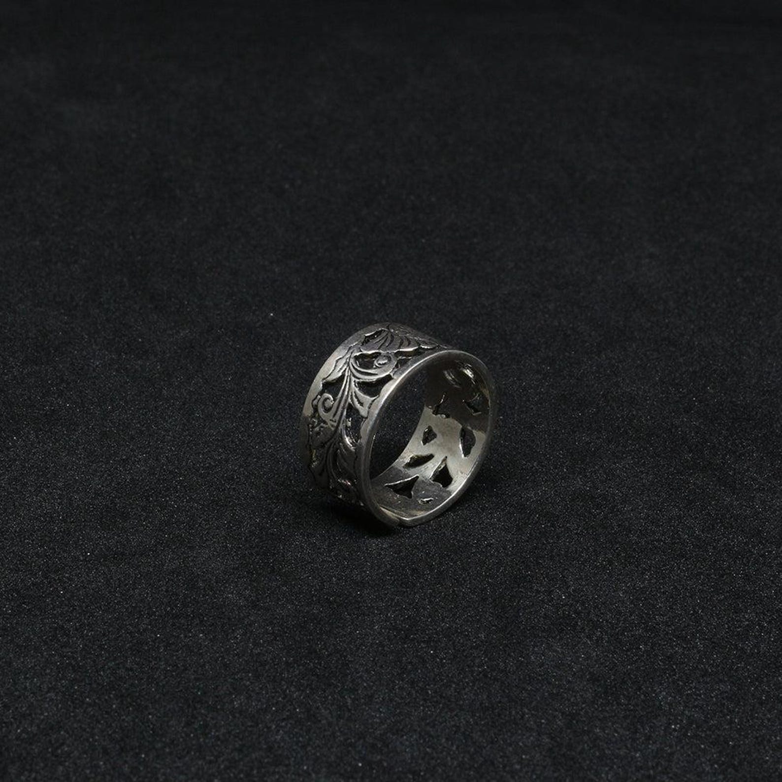 Berber Amazigh Peacock Feather Sterling Silver Hand-Engraved Lunja Ring