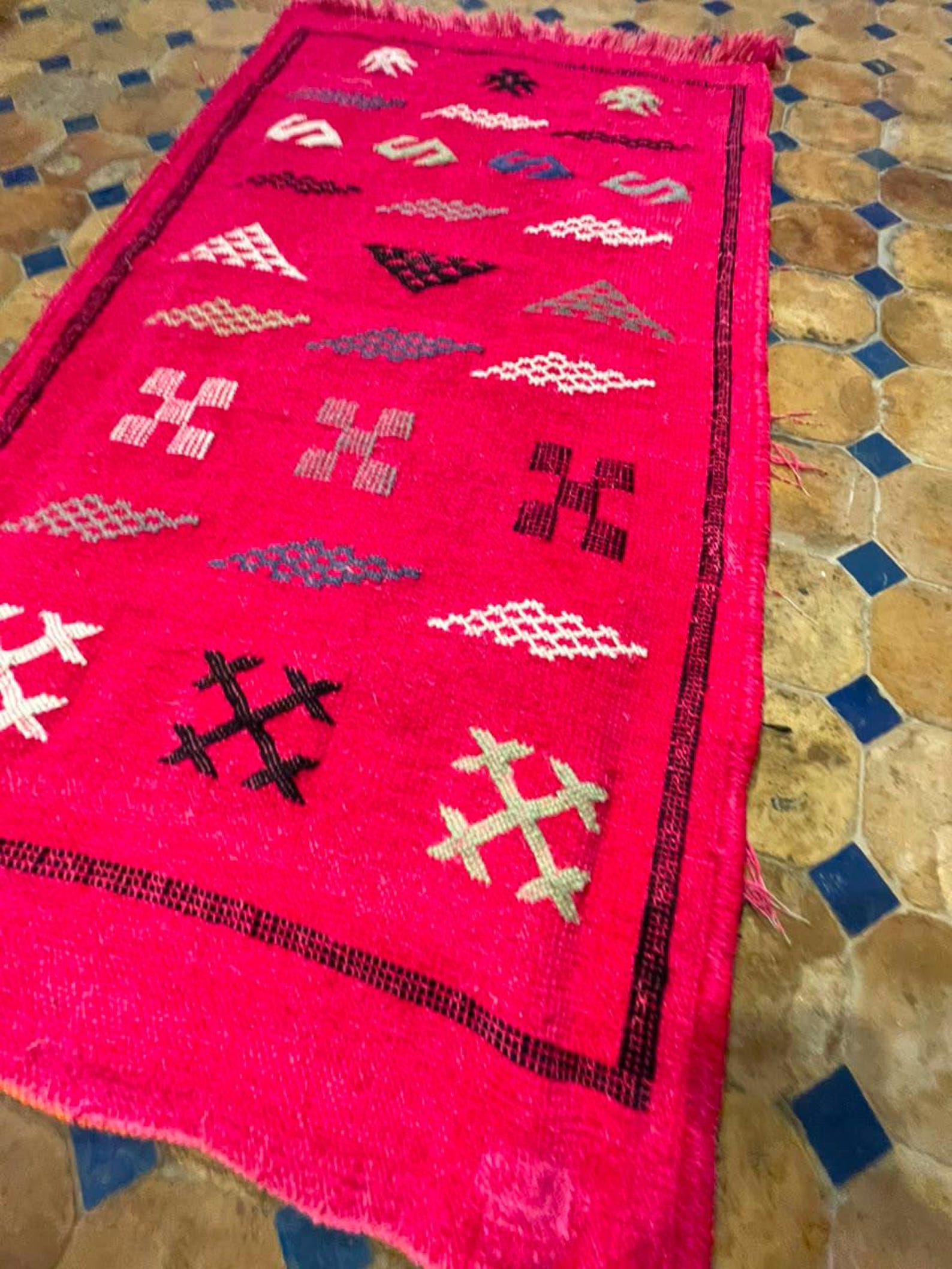 Amazigh Pink Cashmere Handmade Geometric Accent White Rug