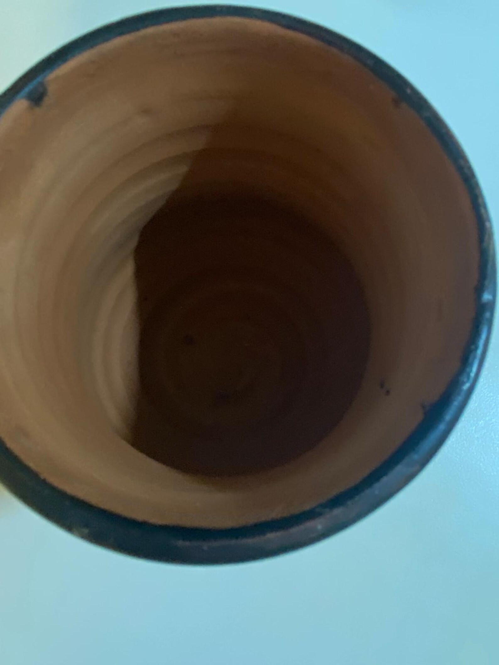 Amazigh Mug Traditional d'Argile Red gravé à la main with du goudron