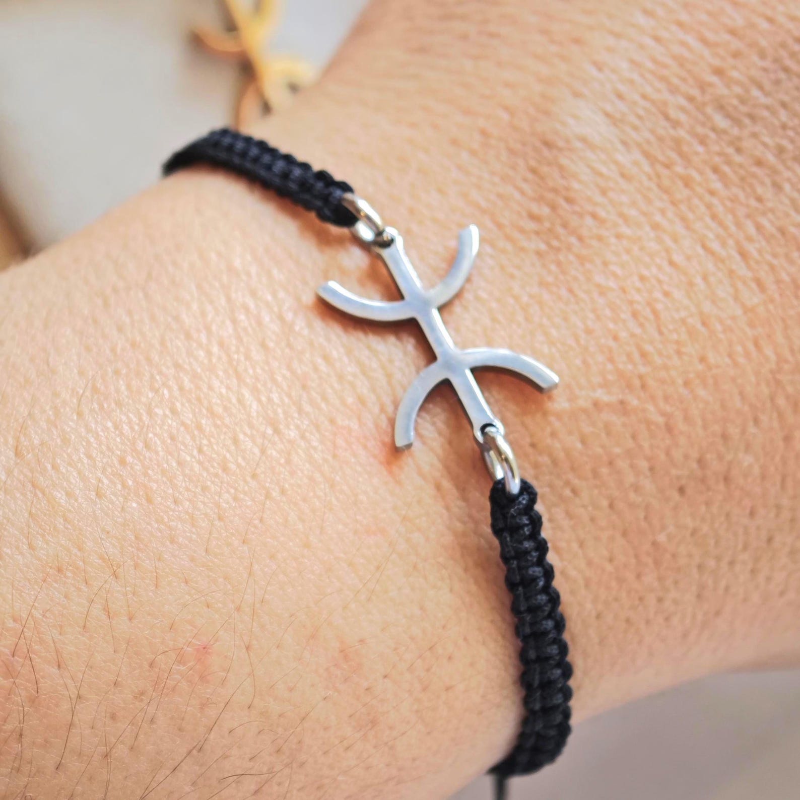 Amazigh Yaz Symbol Bracelet With Gold Tone Chaîne Style