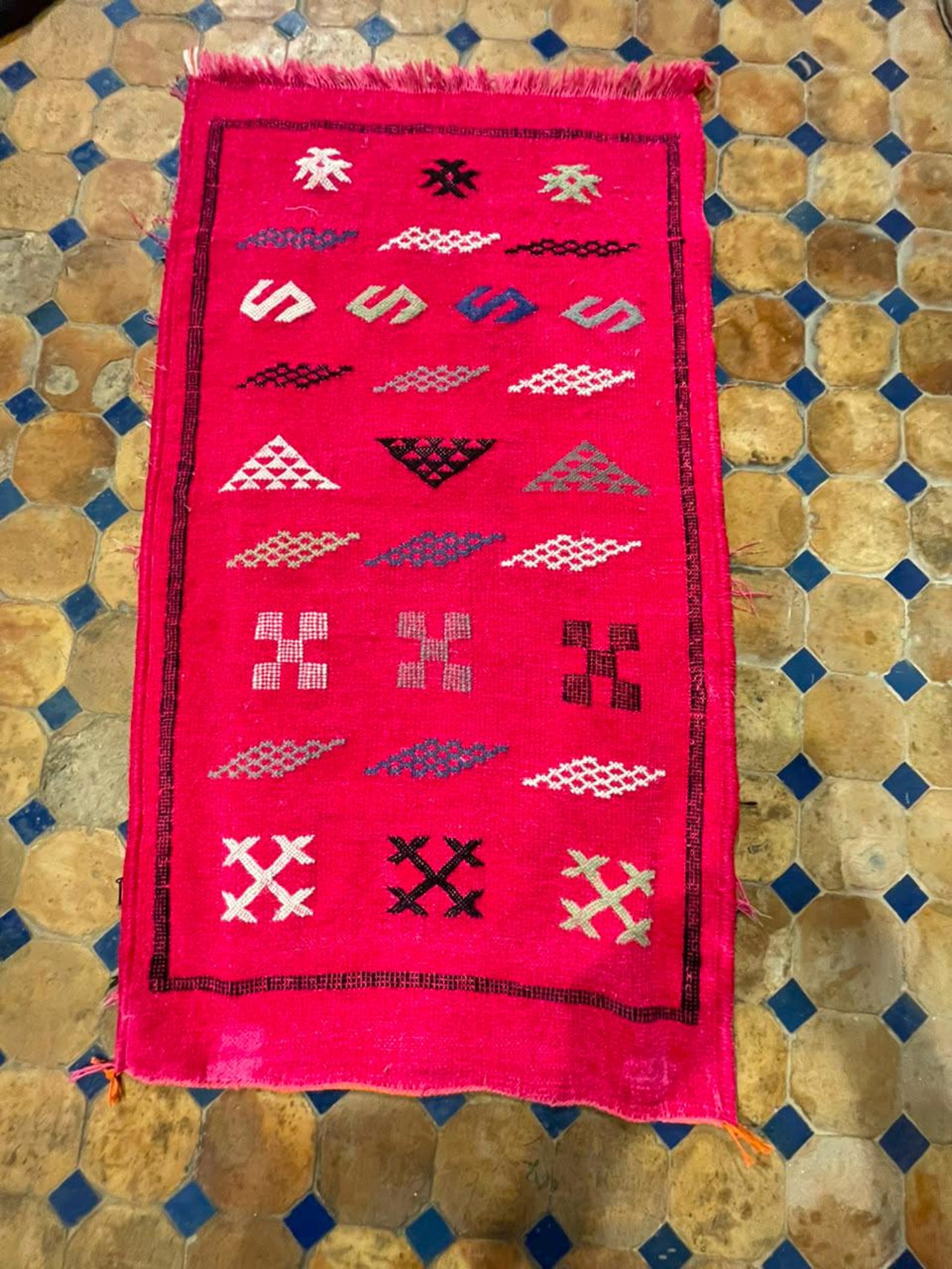 Amazigh Pink Cashmere Handmade Geometric Accent White Rug