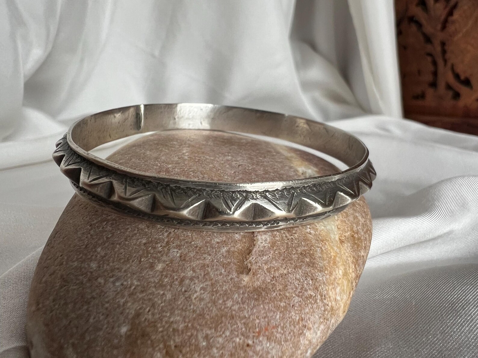 Rare 1930s Amazigh Engraved Triangular Relief Quality Silver Bracelet