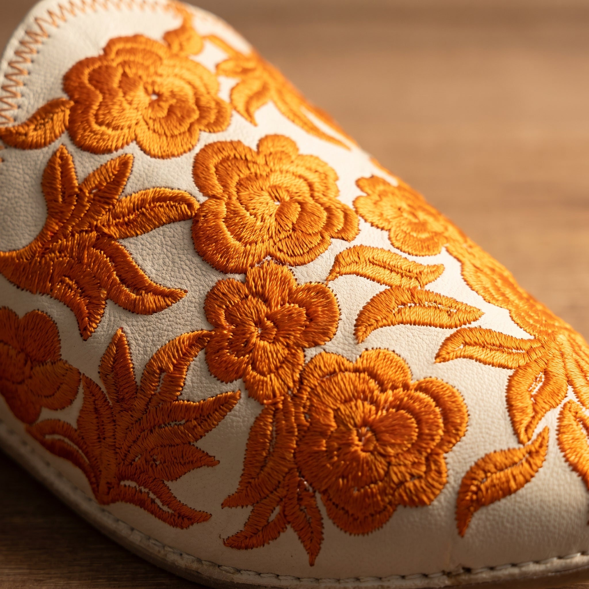 Amazigh Babouche Ivoire Brodée Fleurs Orange Leather Shoes