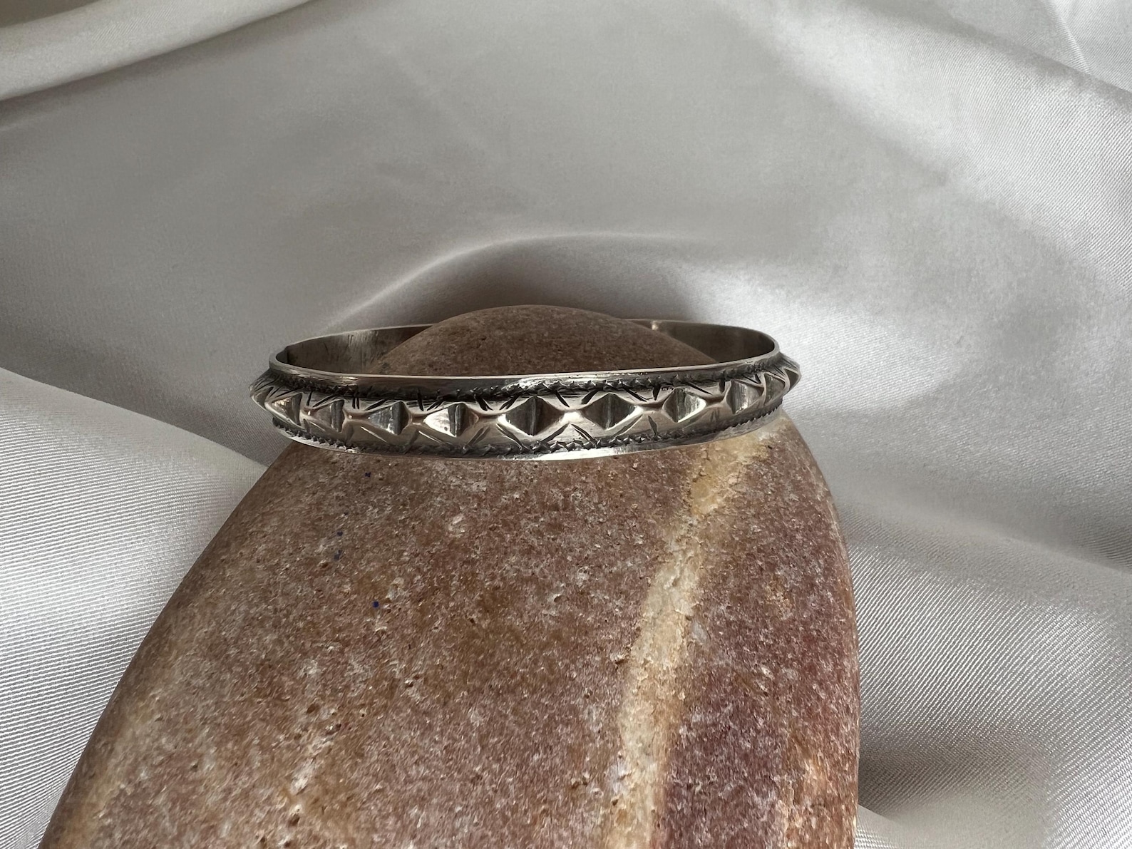 Rare 1930s Amazigh Engraved Triangular Relief Quality Silver Bracelet