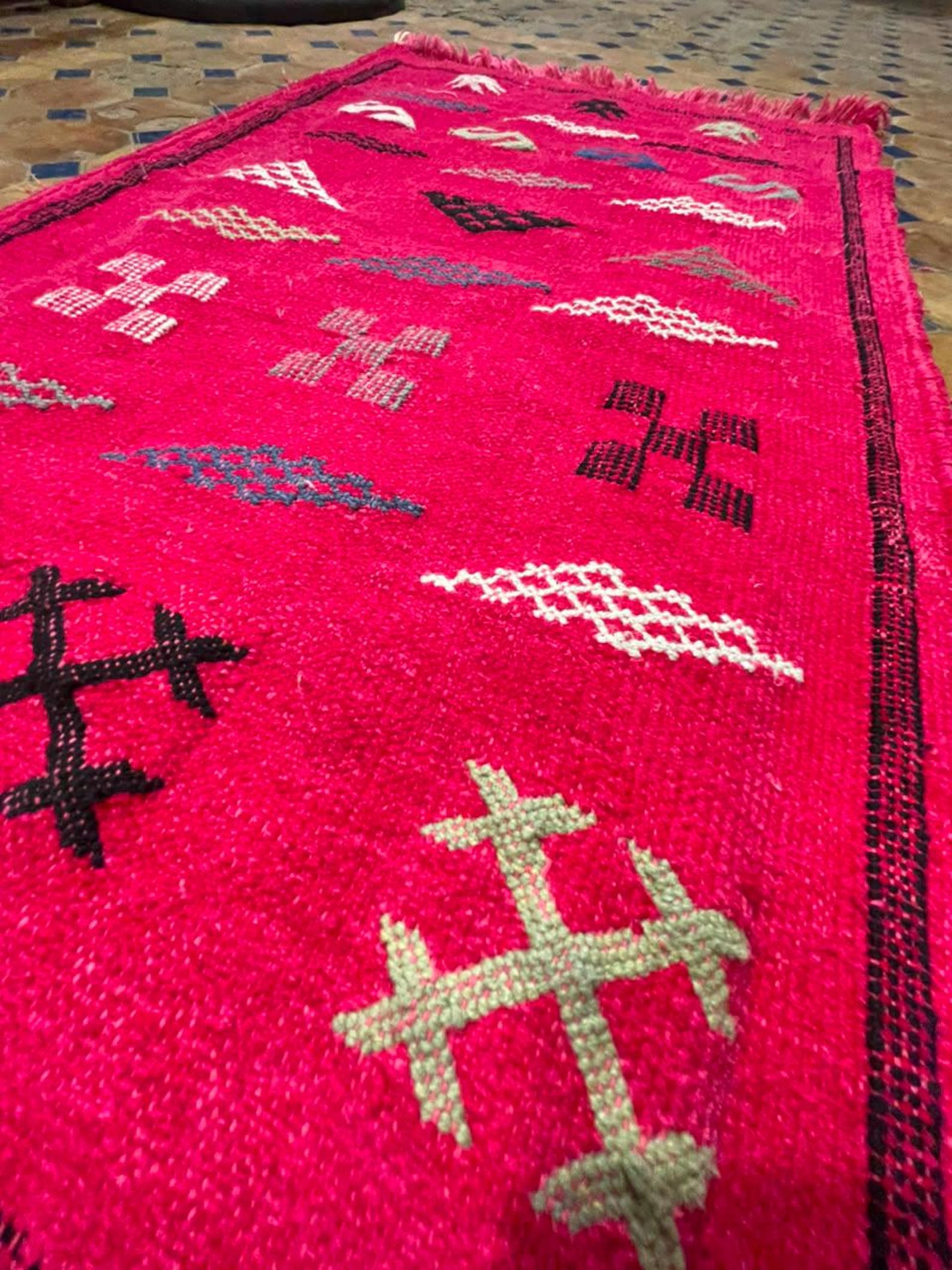 Amazigh Pink Cashmere Handmade Geometric Accent White Rug