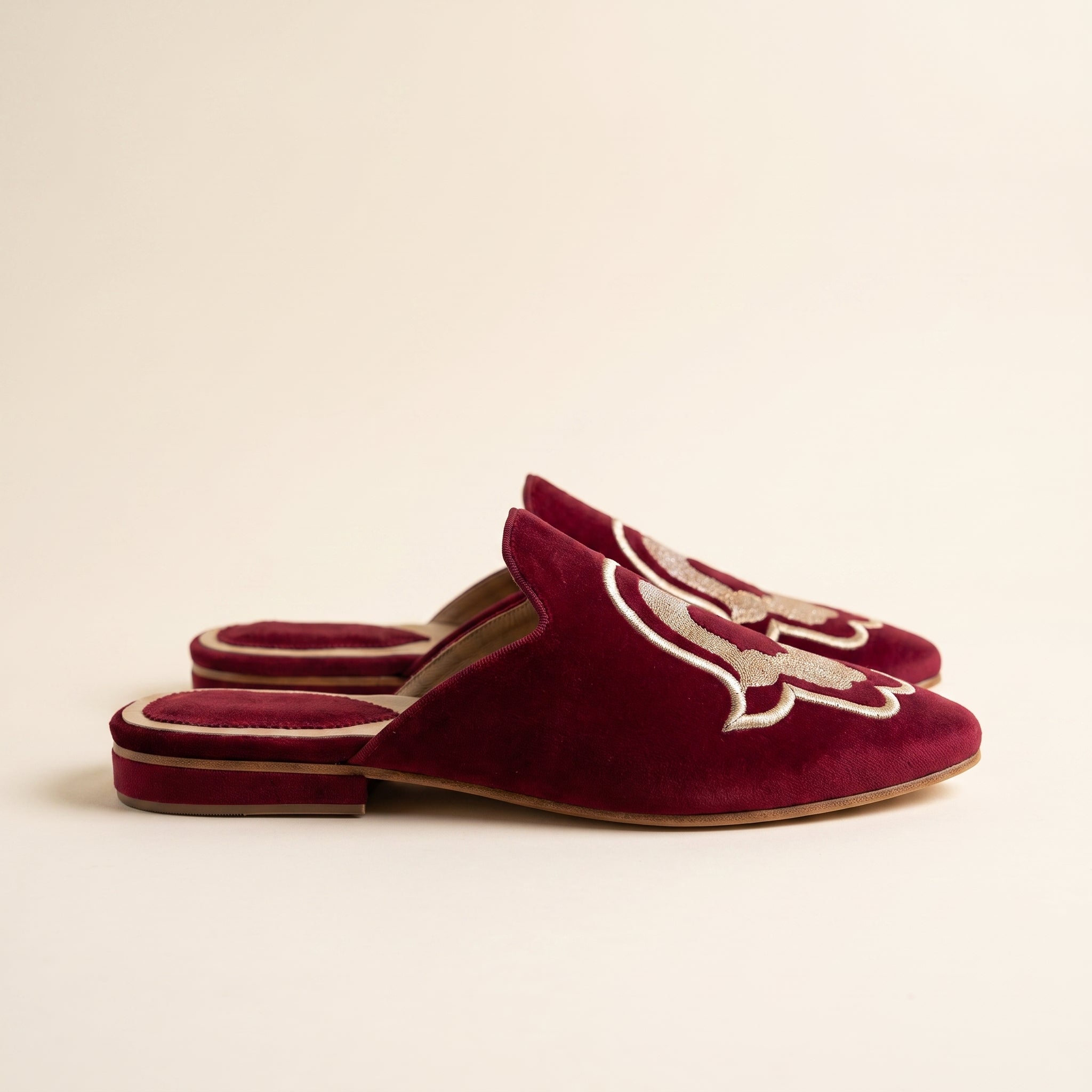 Amazigh Babouche Main de Fatma Bordeaux Brodée Velvet Shoes